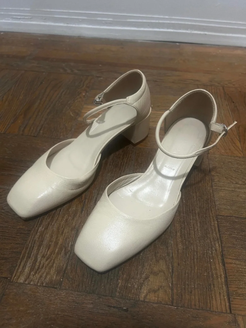 Aeyde EU38 Cream Block Heels